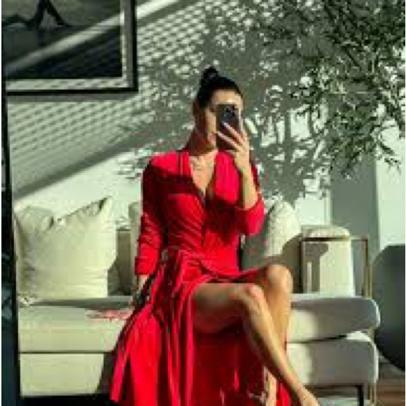 Elegant Sexy Little Robe Red Wrap Dress - Picture 1 of 2